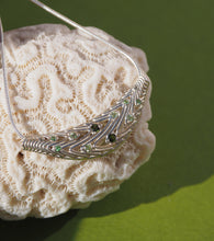 Load image into Gallery viewer, Green Gemstone Rippled Pendant