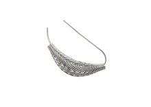 Load image into Gallery viewer, Green Gemstone Rippled Pendant