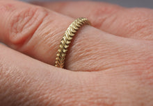 Load image into Gallery viewer, Harmonic Band Wedding Ring