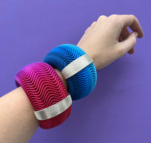 Load image into Gallery viewer, Flow Statement Bangle with Silver