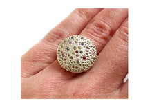 Load image into Gallery viewer, Sapphire Crackle Pattern Disc Ring
