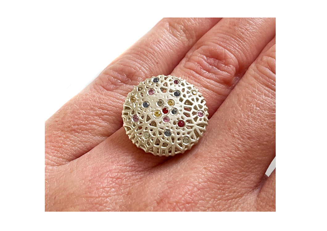 Sapphire Crackle Pattern Disc Ring